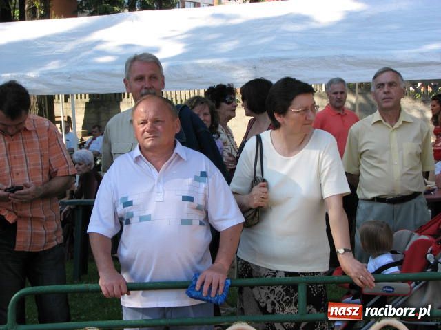 Zdjęcie w galerii na portalu naszraciborz.pl: Księża zapewnili przejazd syrenką wiadomości z regionu