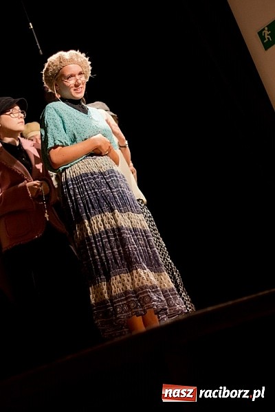 Zdjęcie w galerii na portalu naszraciborz.pl: Scena MDK - Kobiety w sytuacji krytycznej  wiadomości z regionu