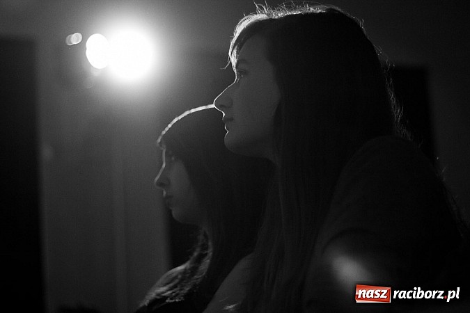 Zdjęcie w galerii na portalu naszraciborz.pl: Scena MDK - Kobiety w sytuacji krytycznej  wiadomości z regionu