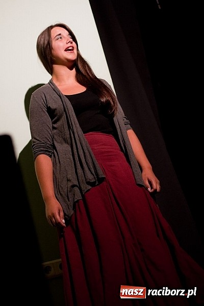 Zdjęcie w galerii na portalu naszraciborz.pl: Scena MDK - Kobiety w sytuacji krytycznej  wiadomości z regionu