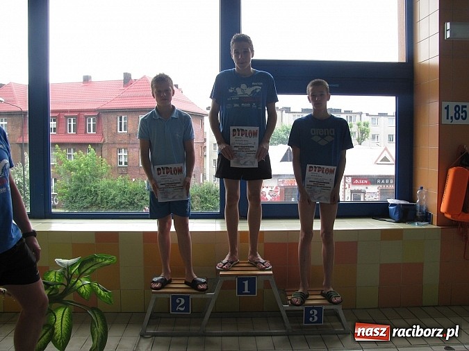 Zdjęcie w galerii na portalu naszraciborz.pl: Złote raciborskie pływackie sztafety  wiadomości z regionu