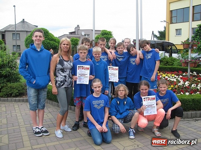 Zdjęcie w galerii na portalu naszraciborz.pl: Złote raciborskie pływackie sztafety  wiadomości z regionu