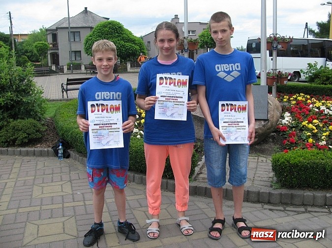 Zdjęcie w galerii na portalu naszraciborz.pl: Złote raciborskie pływackie sztafety  wiadomości z regionu