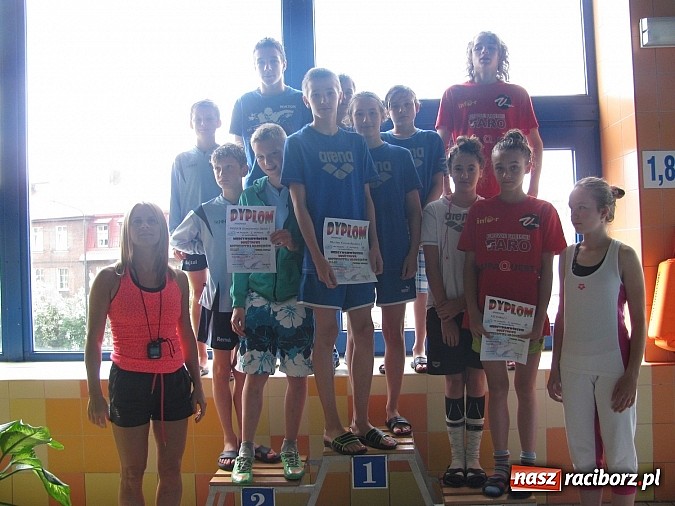 Zdjęcie w galerii na portalu naszraciborz.pl: Złote raciborskie pływackie sztafety  wiadomości z regionu