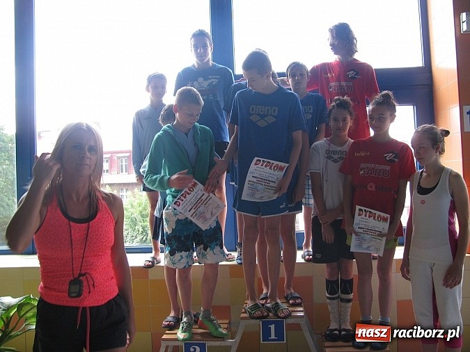Zdjęcie w galerii na portalu naszraciborz.pl: Złote raciborskie pływackie sztafety  wiadomości z regionu