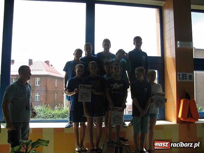 Zdjęcie w galerii na portalu naszraciborz.pl: Złote raciborskie pływackie sztafety  wiadomości z regionu
