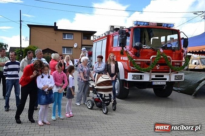 Zdjęcie w galerii na portalu naszraciborz.pl: Strażackie święto w Roszkowie. Renault wraca do służby wiadomości z regionu