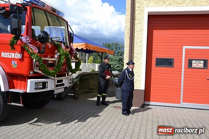 Zdjęcie w galerii na portalu naszraciborz.pl: Strażackie święto w Roszkowie. Renault wraca do służby wiadomości z regionu