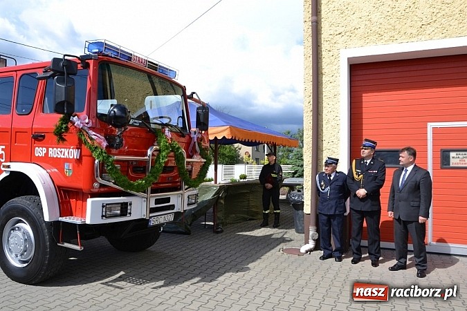 Zdjęcie w galerii na portalu naszraciborz.pl: Strażackie święto w Roszkowie. Renault wraca do służby wiadomości z regionu