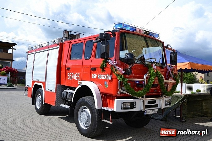 Zdjęcie w galerii na portalu naszraciborz.pl: Strażackie święto w Roszkowie. Renault wraca do służby wiadomości z regionu