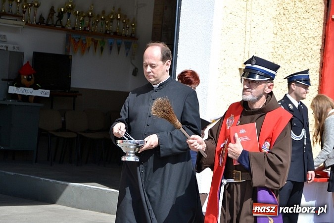 Zdjęcie w galerii na portalu naszraciborz.pl: Strażackie święto w Roszkowie. Renault wraca do służby wiadomości z regionu