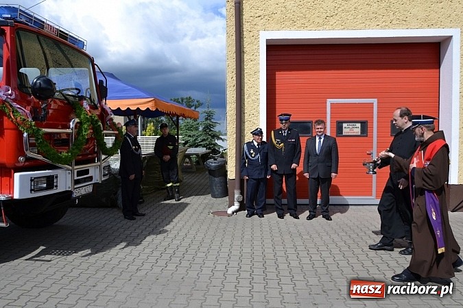 Zdjęcie w galerii na portalu naszraciborz.pl: Strażackie święto w Roszkowie. Renault wraca do służby wiadomości z regionu