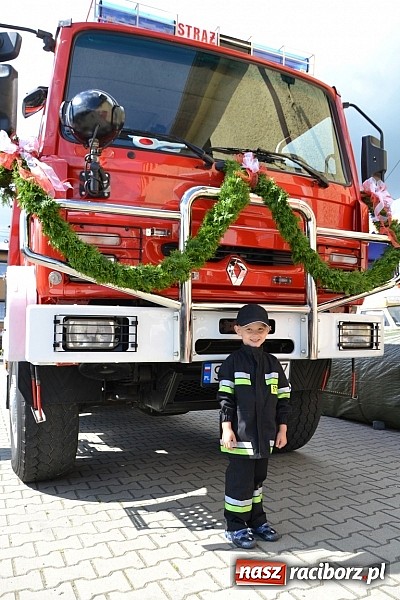 Zdjęcie w galerii na portalu naszraciborz.pl: Strażackie święto w Roszkowie. Renault wraca do służby wiadomości z regionu