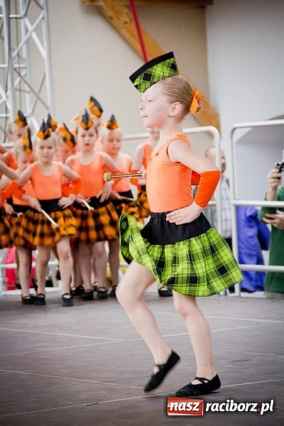 Zdjęcie w galerii na portalu naszraciborz.pl: Barwy folkloru na zamkowej scenie wiadomości z regionu