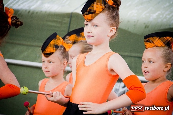 Zdjęcie w galerii na portalu naszraciborz.pl: Barwy folkloru na zamkowej scenie wiadomości z regionu