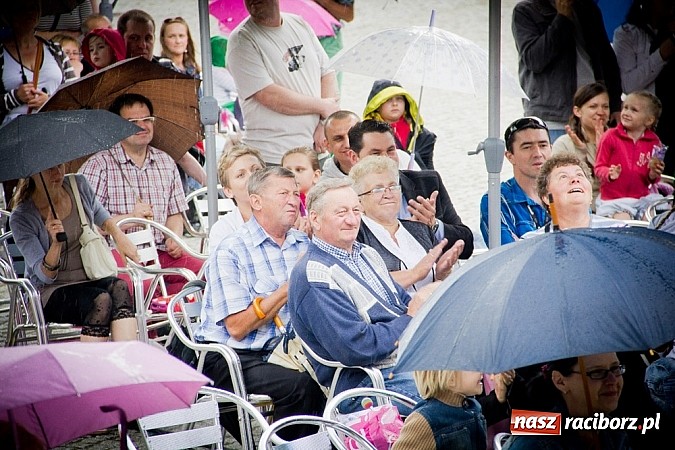 Zdjęcie w galerii na portalu naszraciborz.pl: Barwy folkloru na zamkowej scenie wiadomości z regionu