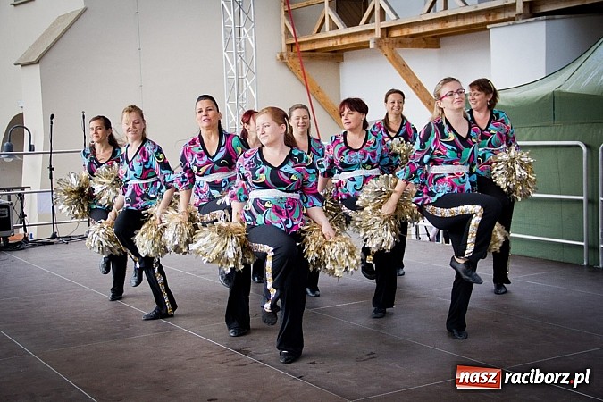 Zdjęcie w galerii na portalu naszraciborz.pl: Barwy folkloru na zamkowej scenie wiadomości z regionu