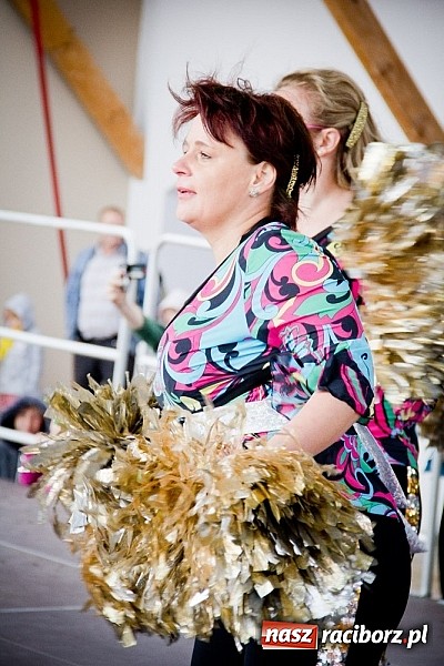 Zdjęcie w galerii na portalu naszraciborz.pl: Barwy folkloru na zamkowej scenie wiadomości z regionu