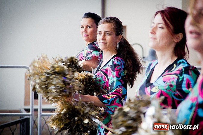 Zdjęcie w galerii na portalu naszraciborz.pl: Barwy folkloru na zamkowej scenie wiadomości z regionu