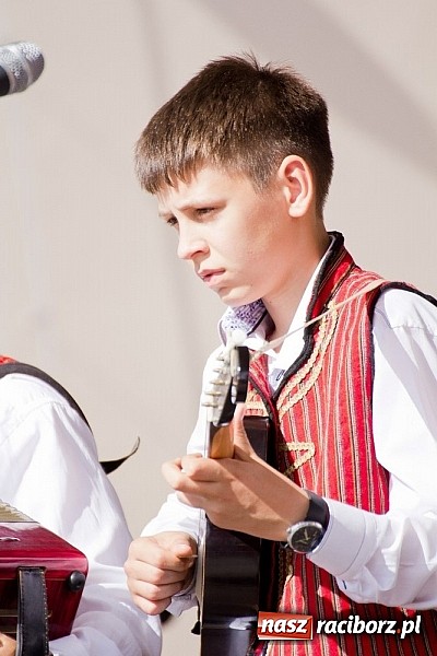 Zdjęcie w galerii na portalu naszraciborz.pl: Barwy folkloru na zamkowej scenie wiadomości z regionu