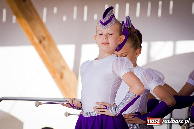 Zdjęcie w galerii na portalu naszraciborz.pl: Barwy folkloru na zamkowej scenie wiadomości z regionu