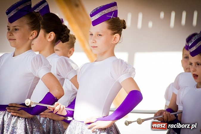 Zdjęcie w galerii na portalu naszraciborz.pl: Barwy folkloru na zamkowej scenie wiadomości z regionu