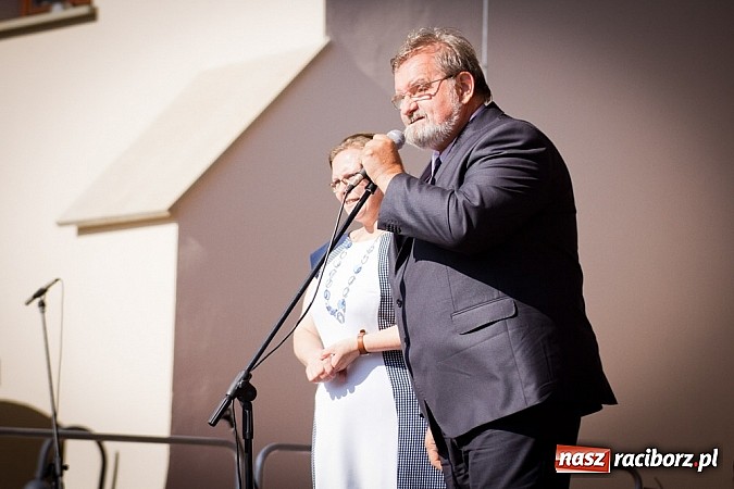 Zdjęcie w galerii na portalu naszraciborz.pl: Barwy folkloru na zamkowej scenie wiadomości z regionu