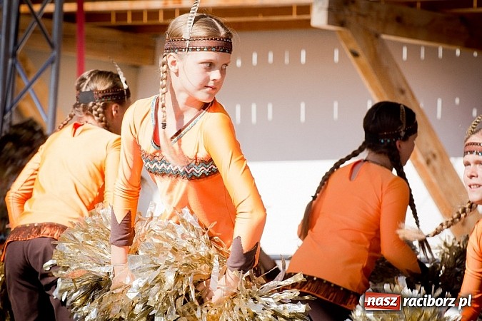 Zdjęcie w galerii na portalu naszraciborz.pl: Barwy folkloru na zamkowej scenie wiadomości z regionu