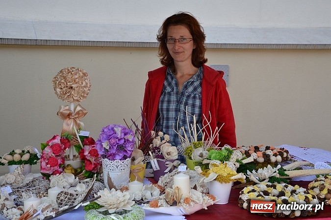 Zdjęcie w galerii na portalu naszraciborz.pl: Barwy folkloru na zamkowej scenie wiadomości z regionu