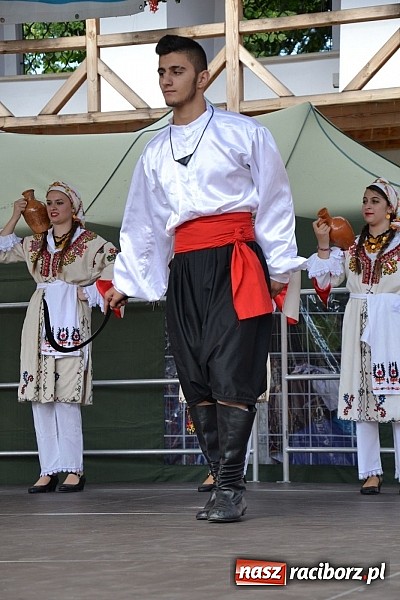Zdjęcie w galerii na portalu naszraciborz.pl: Barwy folkloru na zamkowej scenie wiadomości z regionu