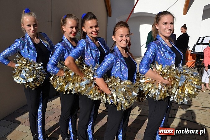 Zdjęcie w galerii na portalu naszraciborz.pl: Barwy folkloru na zamkowej scenie wiadomości z regionu