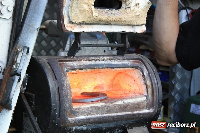 Zdjęcie w galerii na portalu naszraciborz.pl: Wczoraj konie podkuwali, dziś międzynarodowe zawody konne w skokach przez przeszkody wiadomości z regionu