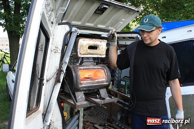 Zdjęcie w galerii na portalu naszraciborz.pl: Wczoraj konie podkuwali, dziś międzynarodowe zawody konne w skokach przez przeszkody wiadomości z regionu