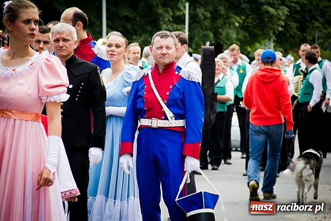 Zdjęcie w galerii na portalu naszraciborz.pl: Kolorowa parada ulicami Raciborza - Śląsk kraina wielu kultur dzień drugi wiadomości z regionu