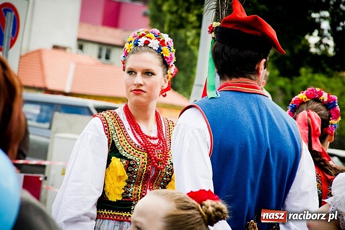 Zdjęcie w galerii na portalu naszraciborz.pl: Kolorowa parada ulicami Raciborza - Śląsk kraina wielu kultur dzień drugi wiadomości z regionu