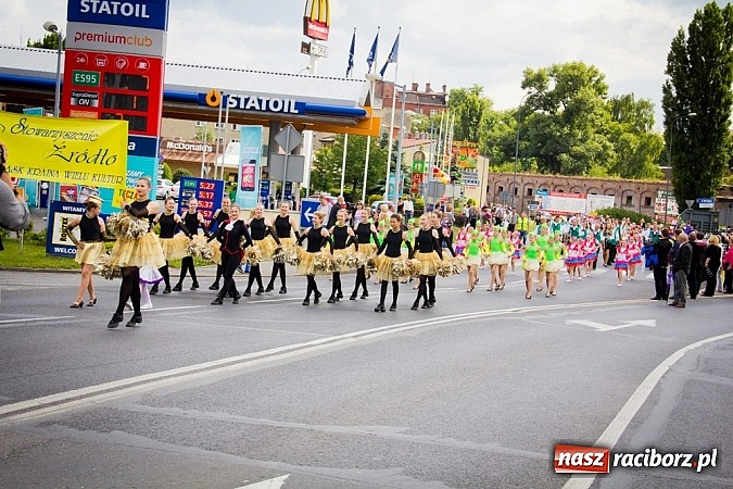 Zdjęcie w galerii na portalu naszraciborz.pl: Kolorowa parada ulicami Raciborza - Śląsk kraina wielu kultur dzień drugi wiadomości z regionu
