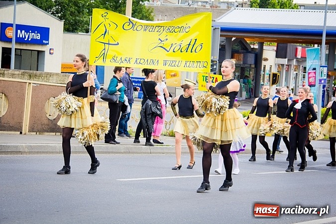 Zdjęcie w galerii na portalu naszraciborz.pl: Kolorowa parada ulicami Raciborza - Śląsk kraina wielu kultur dzień drugi wiadomości z regionu