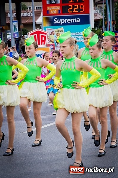 Zdjęcie w galerii na portalu naszraciborz.pl: Kolorowa parada ulicami Raciborza - Śląsk kraina wielu kultur dzień drugi wiadomości z regionu