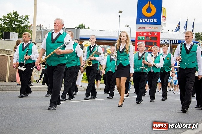 Zdjęcie w galerii na portalu naszraciborz.pl: Kolorowa parada ulicami Raciborza - Śląsk kraina wielu kultur dzień drugi wiadomości z regionu