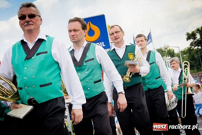 Zdjęcie w galerii na portalu naszraciborz.pl: Kolorowa parada ulicami Raciborza - Śląsk kraina wielu kultur dzień drugi wiadomości z regionu