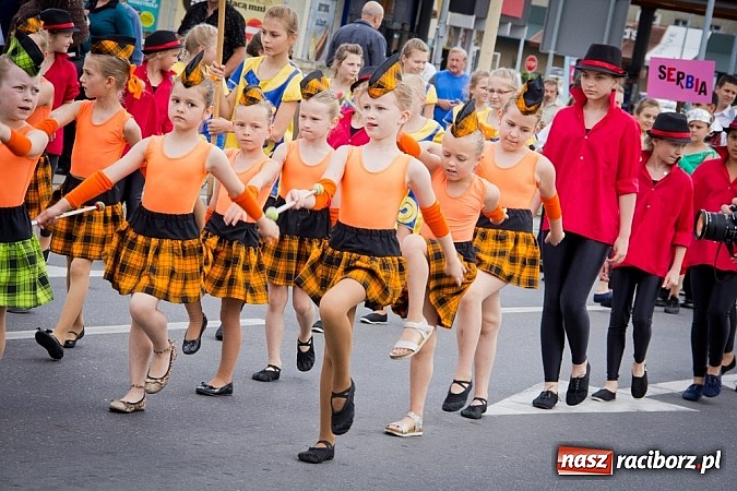 Zdjęcie w galerii na portalu naszraciborz.pl: Kolorowa parada ulicami Raciborza - Śląsk kraina wielu kultur dzień drugi wiadomości z regionu
