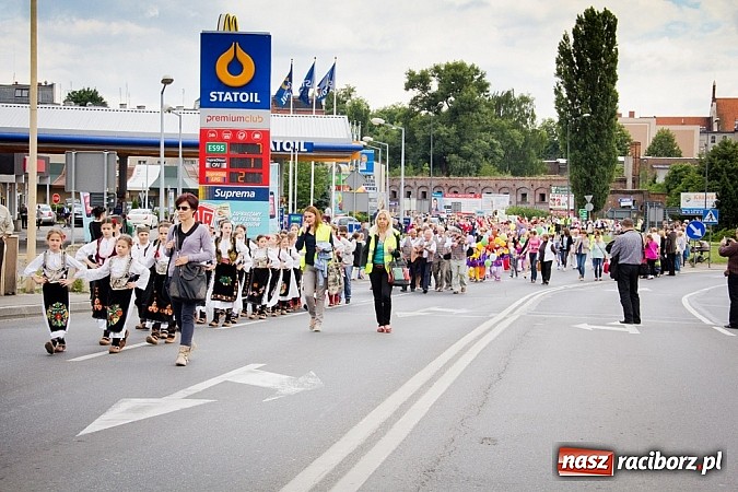 Zdjęcie w galerii na portalu naszraciborz.pl: Kolorowa parada ulicami Raciborza - Śląsk kraina wielu kultur dzień drugi wiadomości z regionu