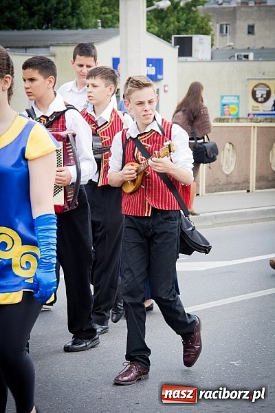Zdjęcie w galerii na portalu naszraciborz.pl: Kolorowa parada ulicami Raciborza - Śląsk kraina wielu kultur dzień drugi wiadomości z regionu