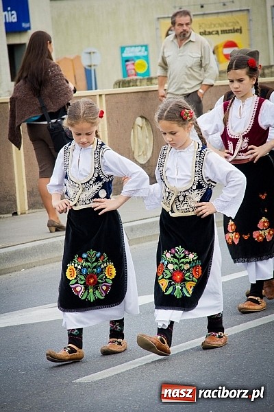 Zdjęcie w galerii na portalu naszraciborz.pl: Kolorowa parada ulicami Raciborza - Śląsk kraina wielu kultur dzień drugi wiadomości z regionu