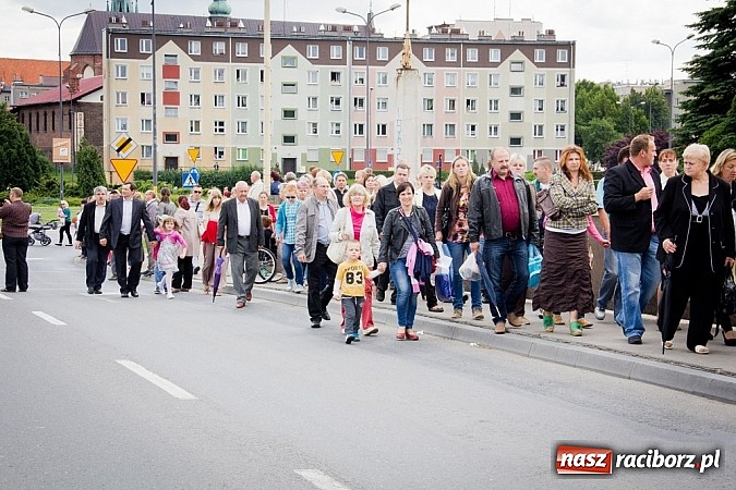 Zdjęcie w galerii na portalu naszraciborz.pl: Kolorowa parada ulicami Raciborza - Śląsk kraina wielu kultur dzień drugi wiadomości z regionu