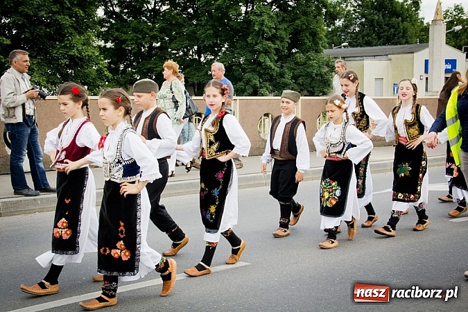 Zdjęcie w galerii na portalu naszraciborz.pl: Kolorowa parada ulicami Raciborza - Śląsk kraina wielu kultur dzień drugi wiadomości z regionu