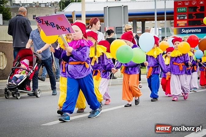 Zdjęcie w galerii na portalu naszraciborz.pl: Kolorowa parada ulicami Raciborza - Śląsk kraina wielu kultur dzień drugi wiadomości z regionu