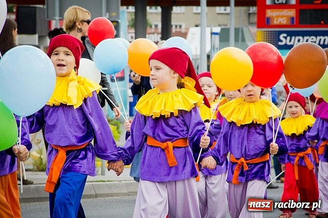Zdjęcie w galerii na portalu naszraciborz.pl: Kolorowa parada ulicami Raciborza - Śląsk kraina wielu kultur dzień drugi wiadomości z regionu