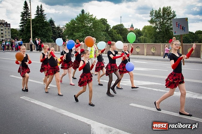 Zdjęcie w galerii na portalu naszraciborz.pl: Kolorowa parada ulicami Raciborza - Śląsk kraina wielu kultur dzień drugi wiadomości z regionu