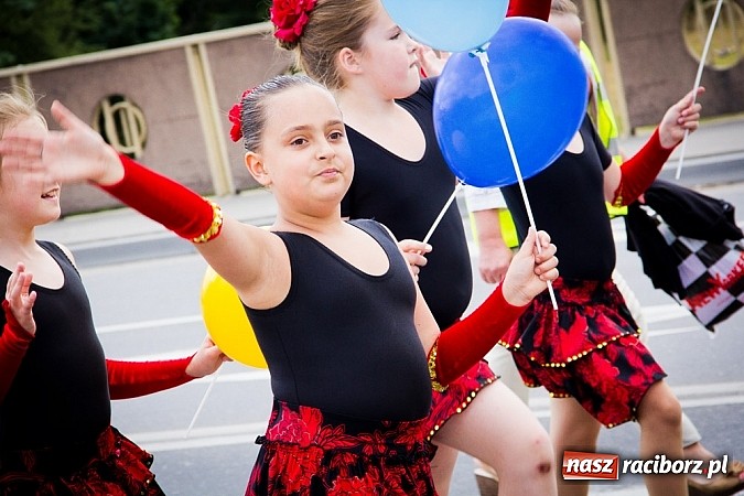 Zdjęcie w galerii na portalu naszraciborz.pl: Kolorowa parada ulicami Raciborza - Śląsk kraina wielu kultur dzień drugi wiadomości z regionu